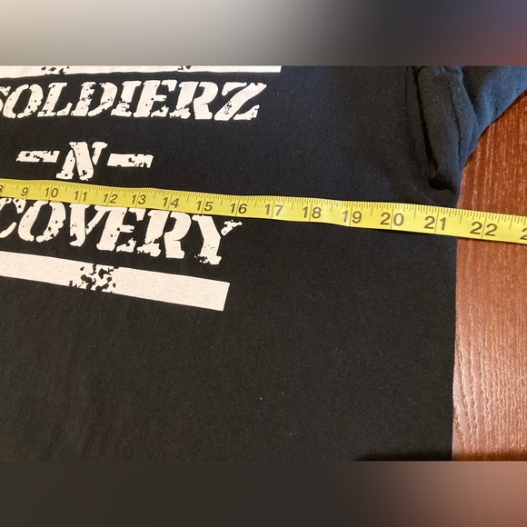 Black Short Sleeve Tee Shirt “Soldierz -N- Recovery” Size Large - Picture 3 of 6